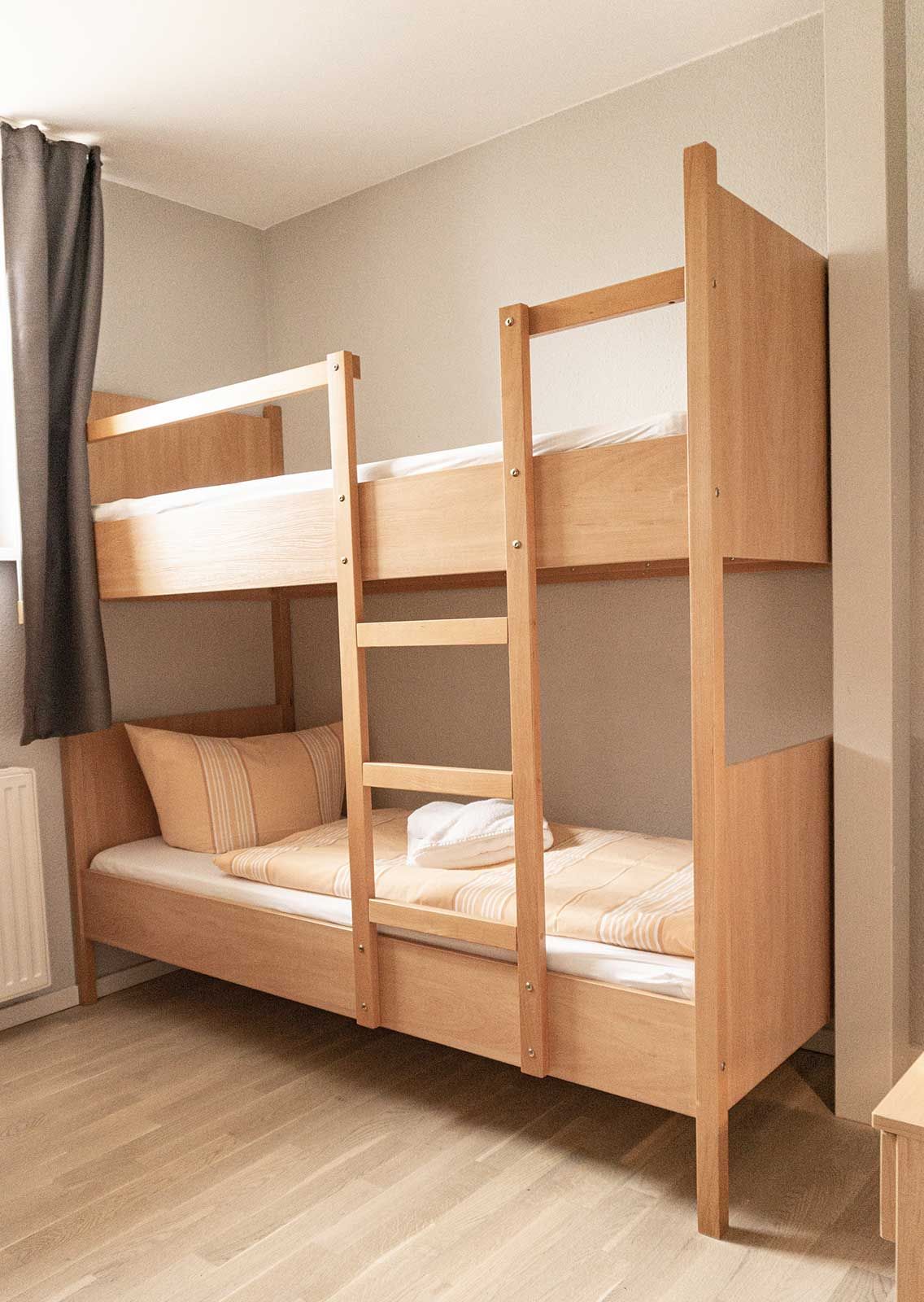 Schlafzimmer mit Doppelbett